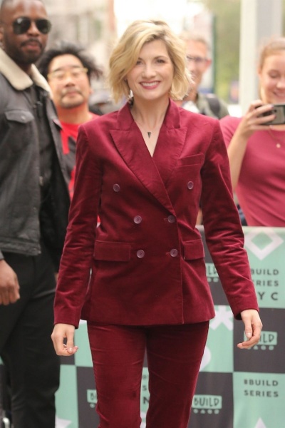jodie-whittaker-poses-for-pictures-as-she-leaves-the-build-series-in-new-york-4.jpg