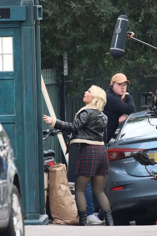 0_Millie-Gibson-Is-Seen-Entering-The-Tardis-As-Filming-Continues-On-The-Christmas-Special-In-Bristol_28229.jpg