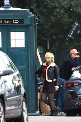0_Millie-Gibson-Is-Seen-Entering-The-Tardis-As-Filming-Continues-On-The-Christmas-Special-In-Bristol_28329.jpg