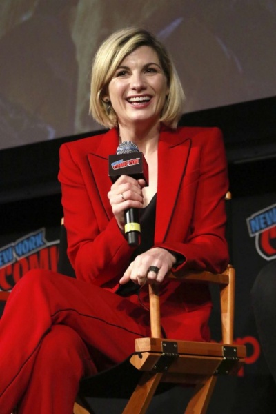 Jodie-Whittaker_-Doctor-Who-Panel-at-2018-New-York-Comic-Con--08-662x993.jpg