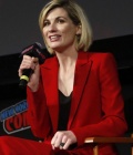 Jodie-Whittaker_-Doctor-Who-Panel-at-2018-New-York-Comic-Con--04-662x910.jpg