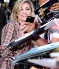 jodie-whittaker-greets-her-fans-as-she-arrives-at-the-late-show-with-stephen-colbert-in-new-york-city-031018_10.jpg